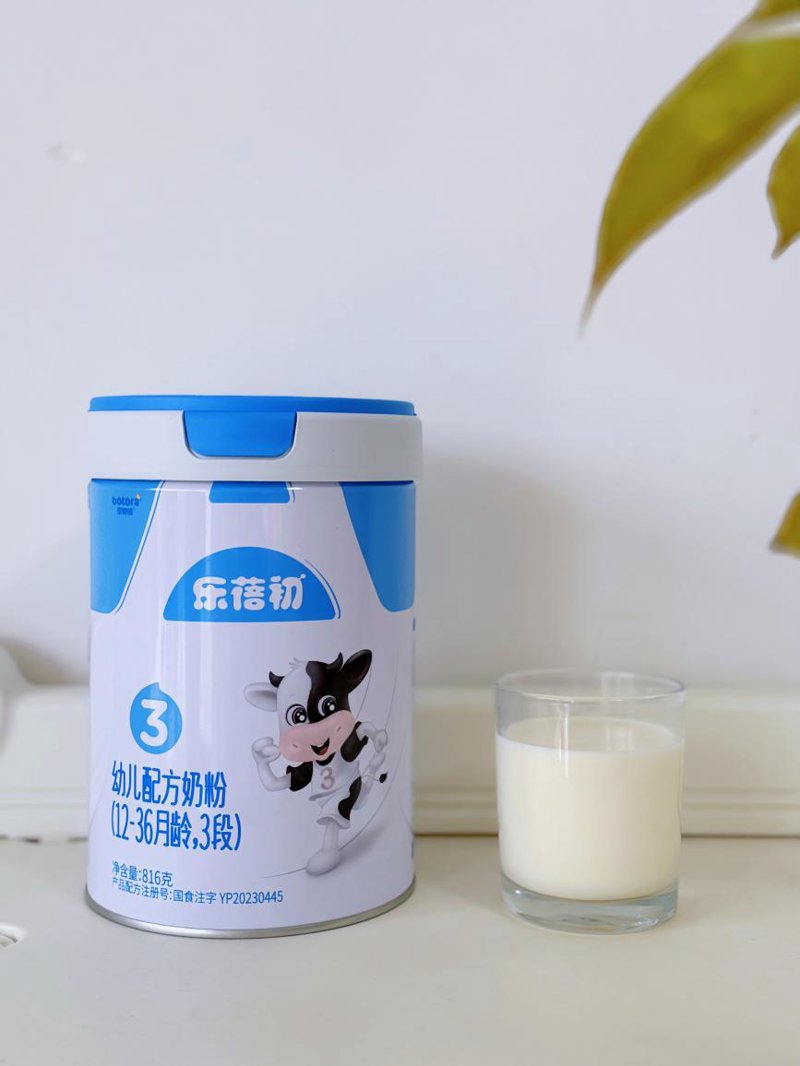 网上订购火车票退票会扣费吗？这个问题让不少旅客头疼不已。今天，我们就一起来探讨一下这一问题。