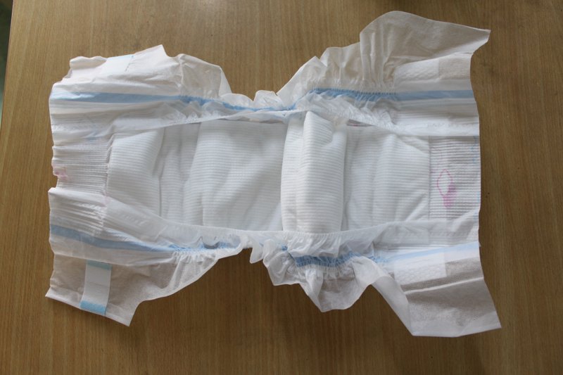 婴幼儿奶粉二段与三段的区别是什么?新手妈妈们常常为此困惑。